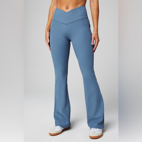 Fabletics Oasis Rib Crossover Kick Flare Sz medium - Picture 2 of 6